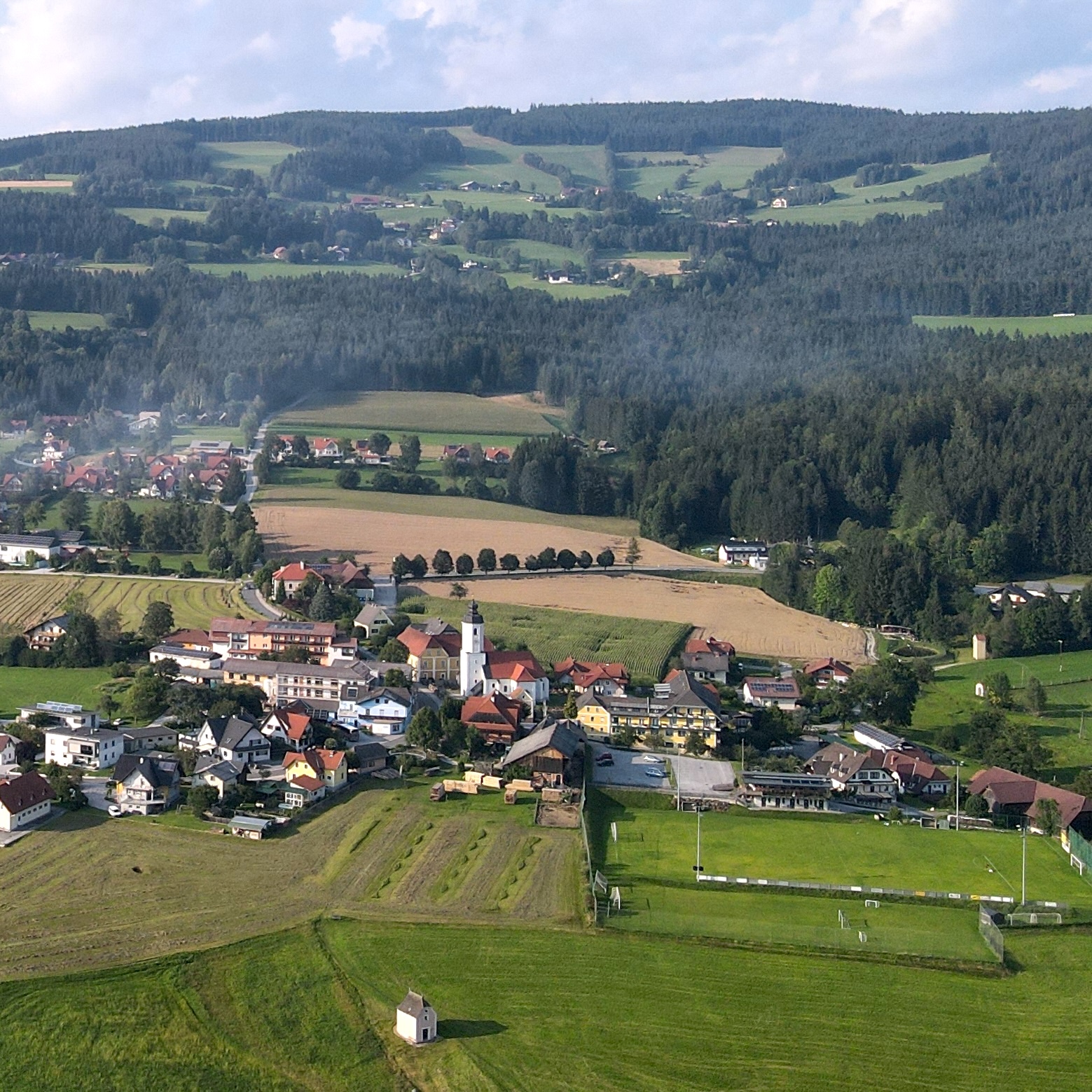 Drohne Dorf Sommer